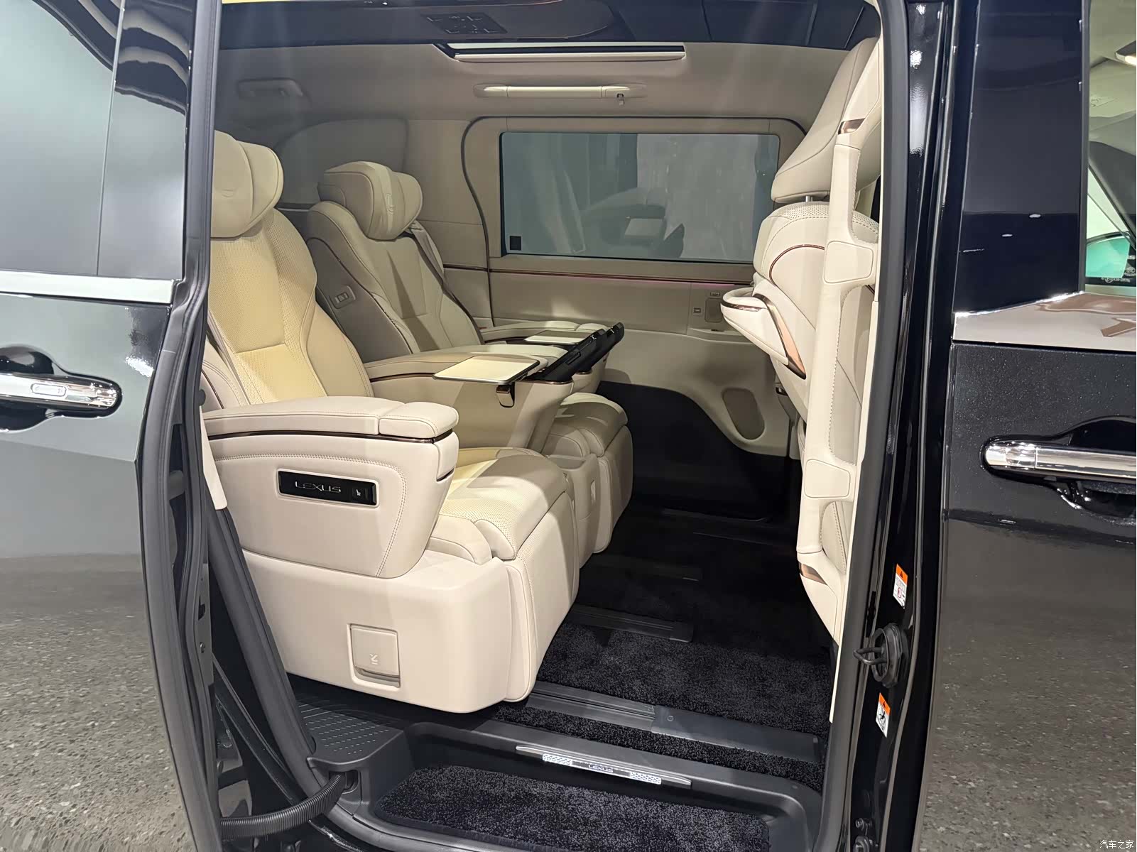 Lexus LM, 2026 9