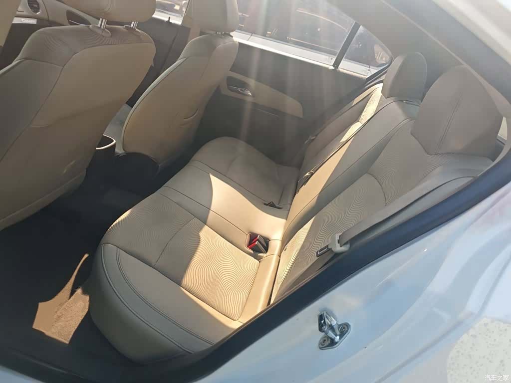 Chevrolet SE, 2015 17