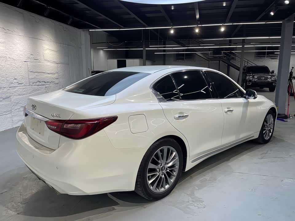 Infiniti Q50L