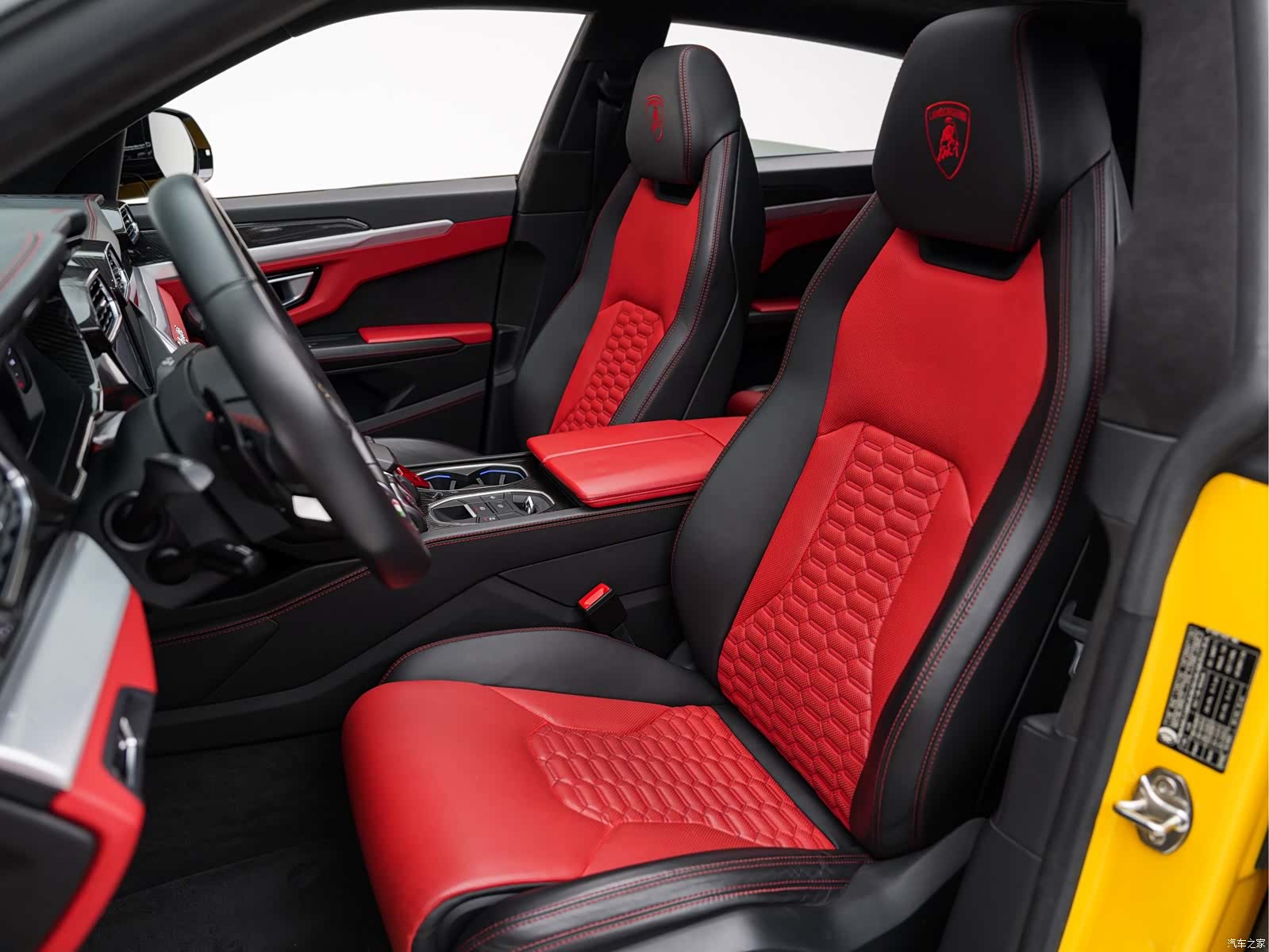 Lamborghini Urus, 2020 10