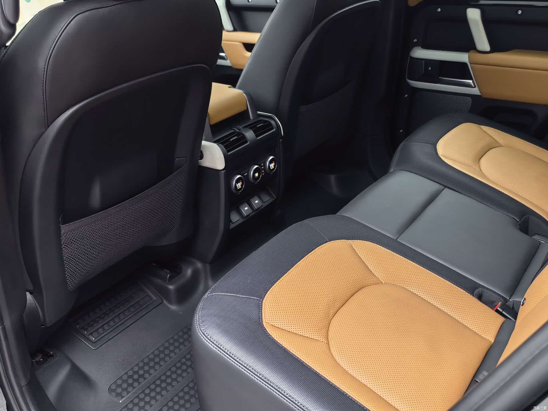 Land Rover Defender, 2024 9