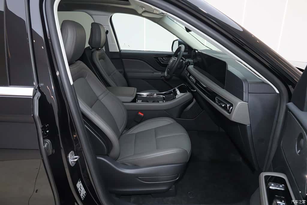 Lincoln Aviator, 2025 19