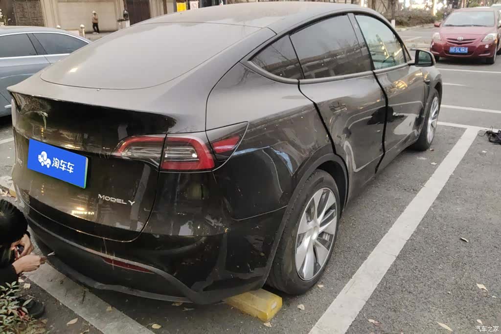 Tesla Model Y, 2022 3