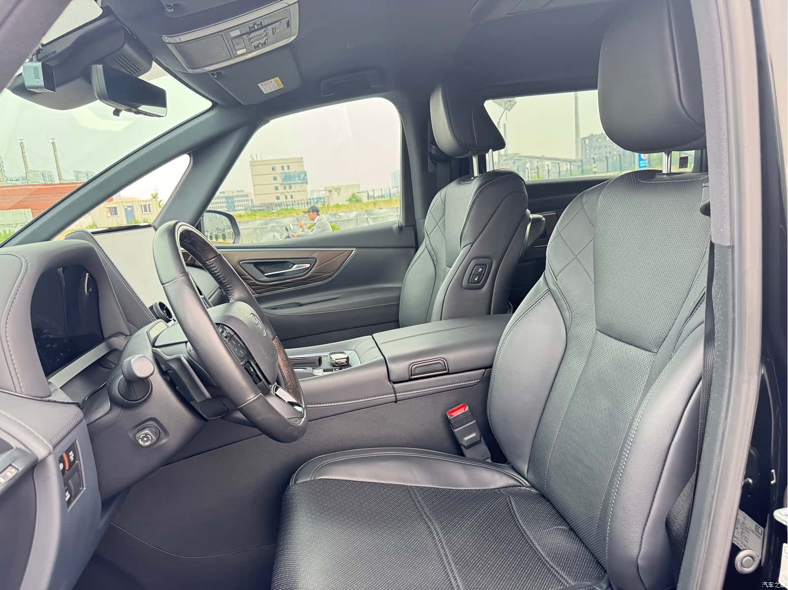Toyota Alphard, 2024 13