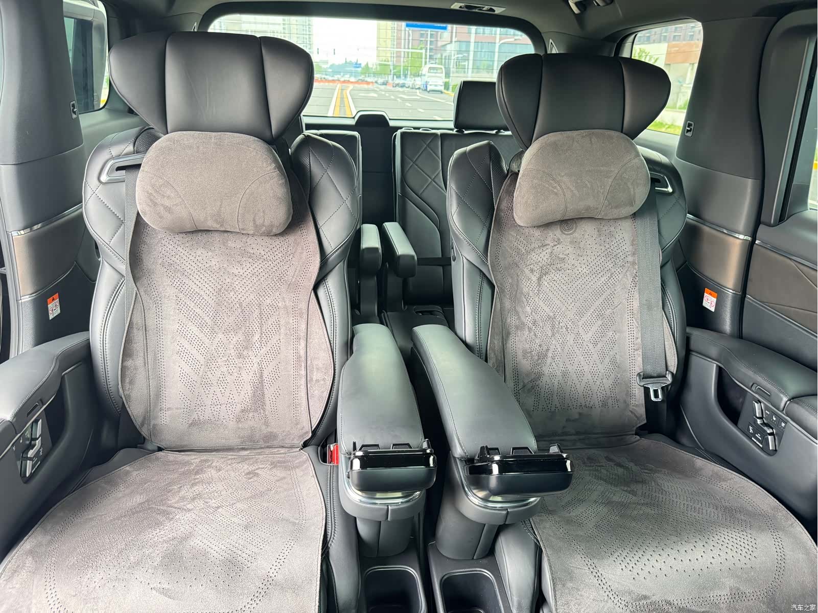 Toyota Alphard, 2024 25