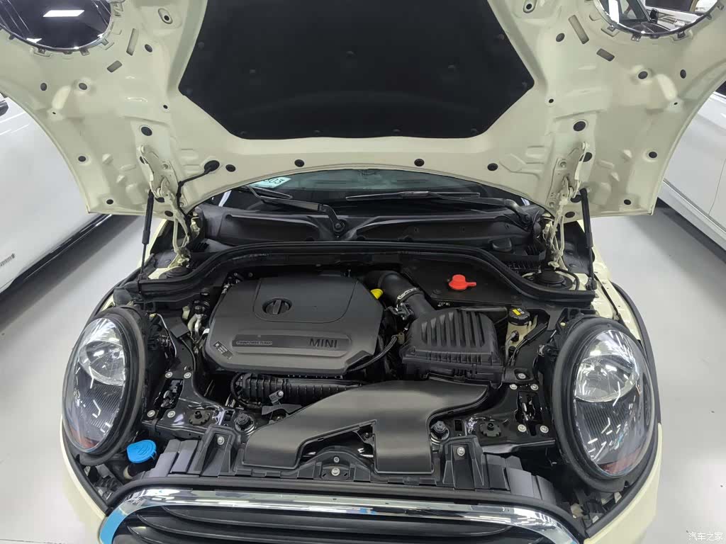 Mini ONE, 2019 16