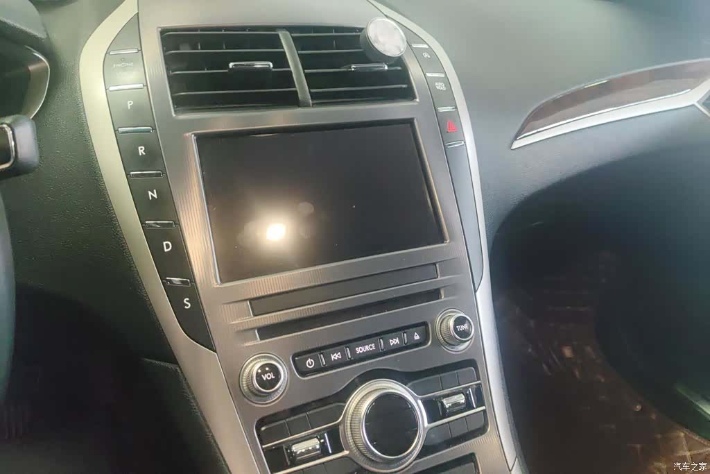 Lincoln MKZ, 2018 13