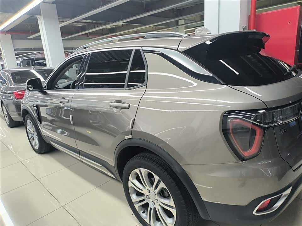 Lynk & Co 01