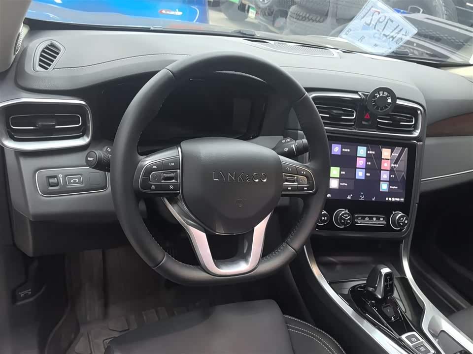 Lynk & Co 01