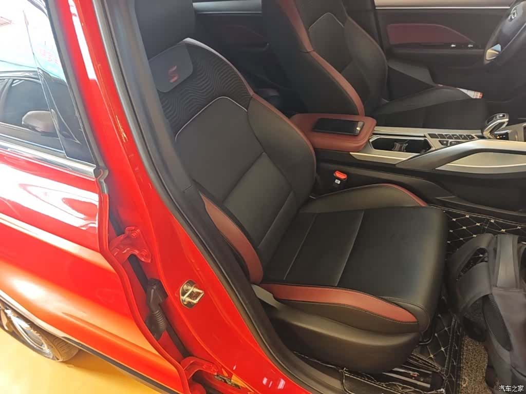 Geely Coolray, 2021 4