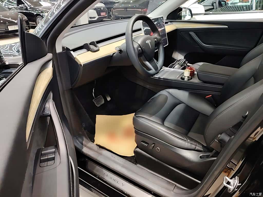 Tesla Model Y, 2023 16