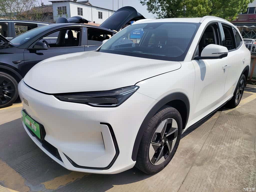 Geely Galaxy E5, 2025 1