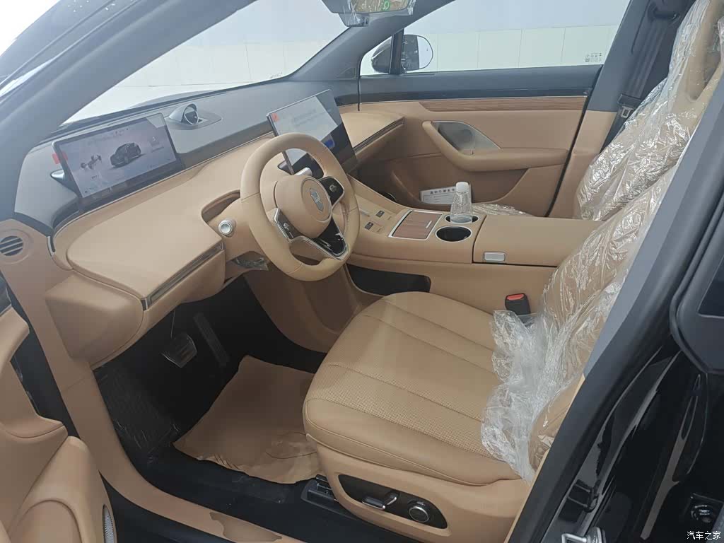 Luxeed R7, 2026 11