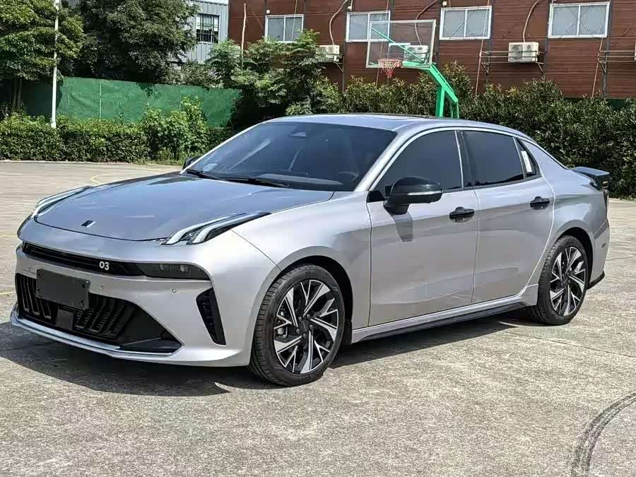 Lynk & Co 03
