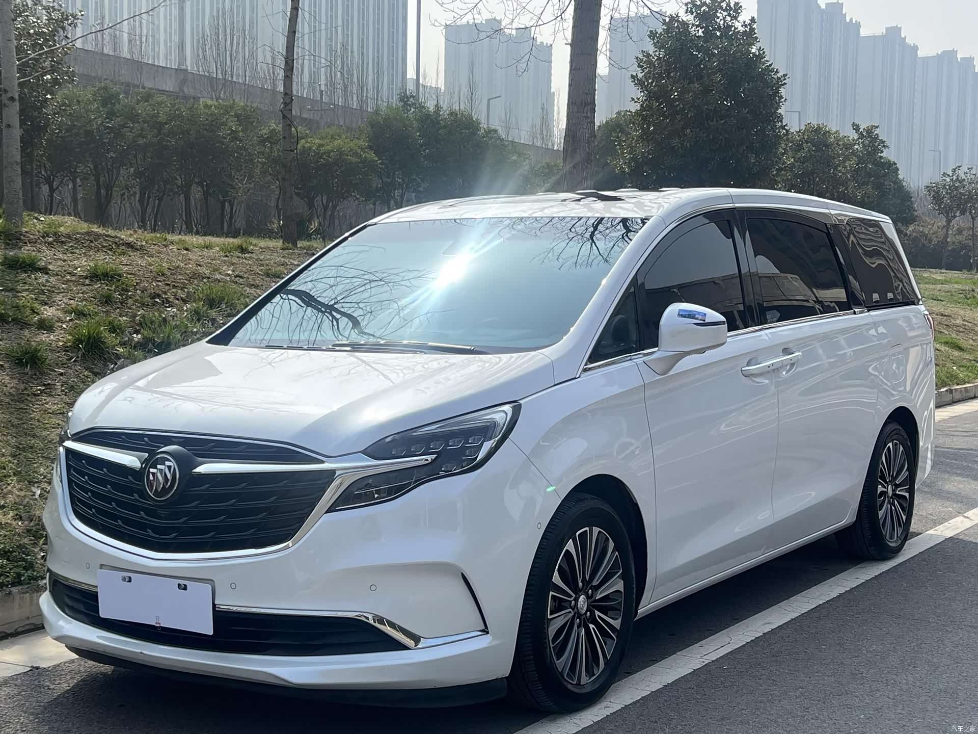 Buick GL8, 2021 1