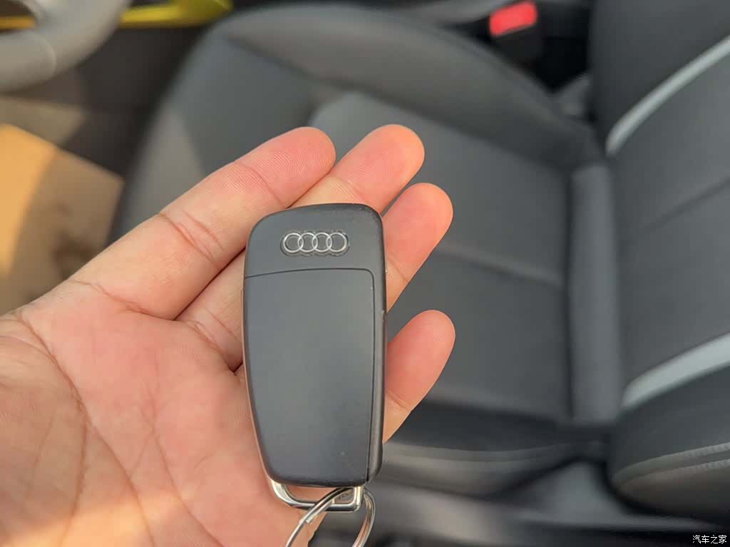 Audi Q2L, 2019 12