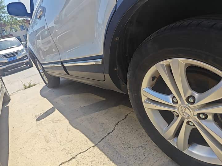 BAIC Huansu S3 2016 S3 L 1.5L МКПП zun xiang xing