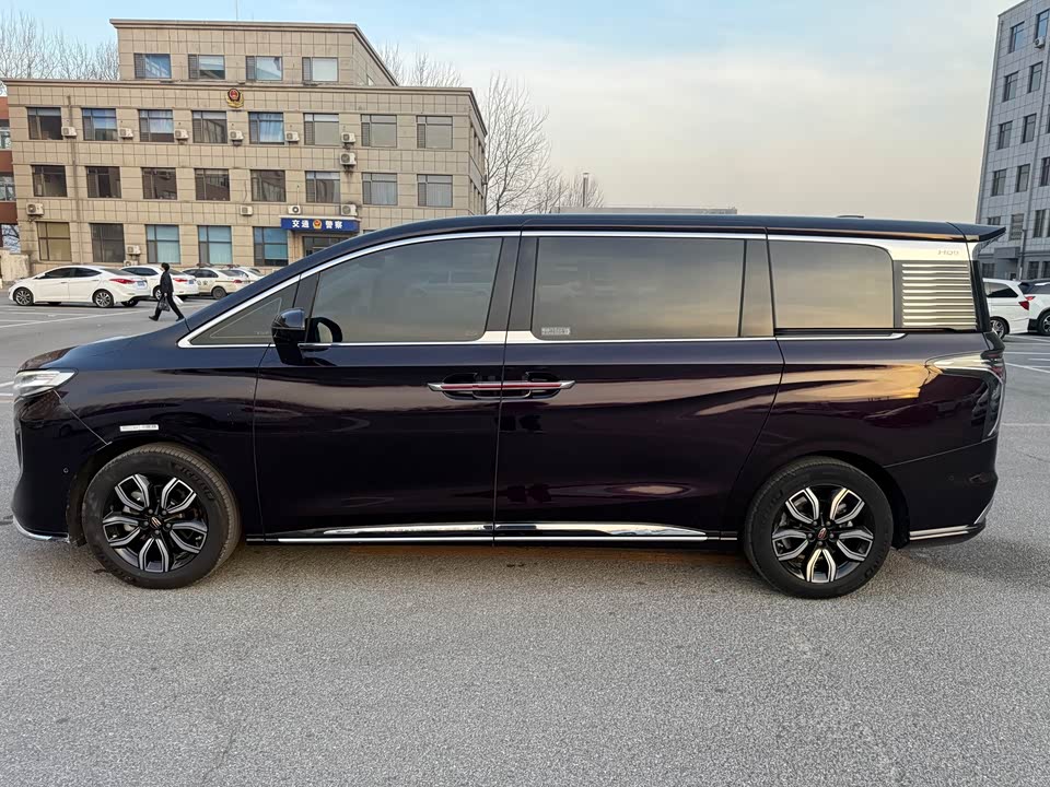 Hongqi HQ9