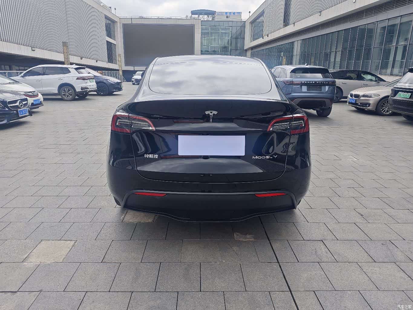 Tesla Model Y, 2021 3