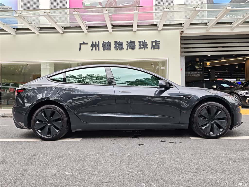Tesla Model 3, 2024 4