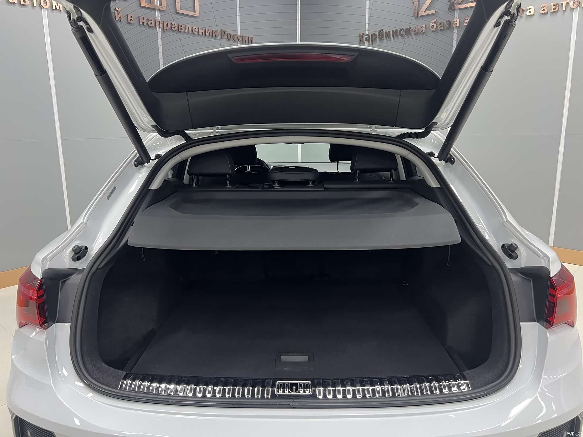 Audi Q3, 2022 11