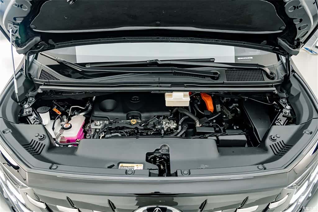 Toyota Alphard, 2025 35