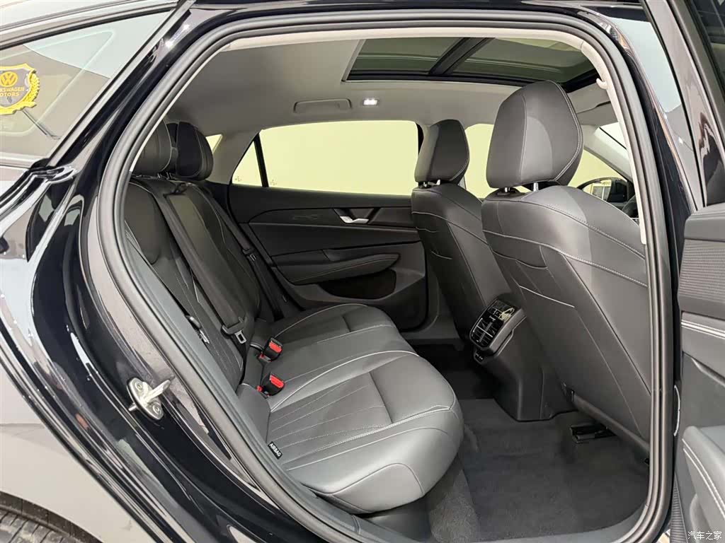 Volkswagen Passat, 2025 20