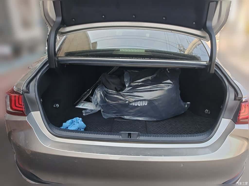 Lexus ES, 2019 10