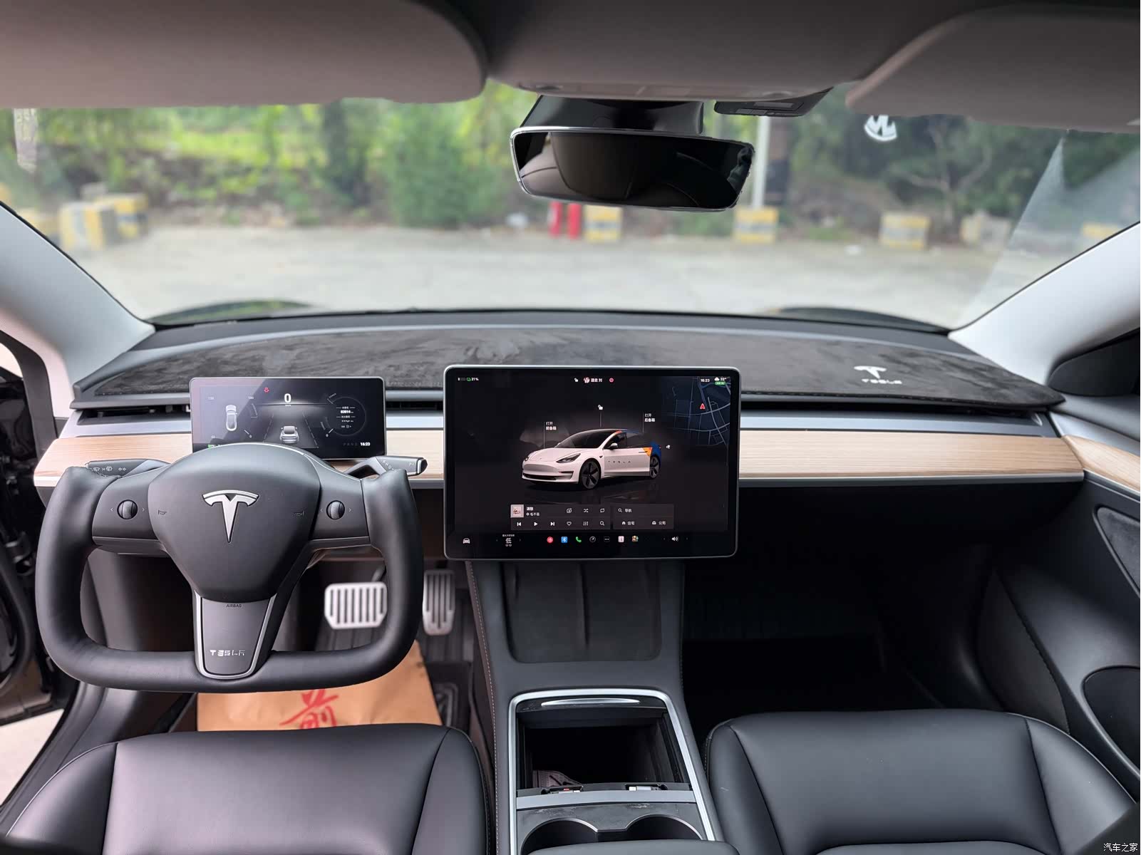 Tesla Model 3, 2023 13