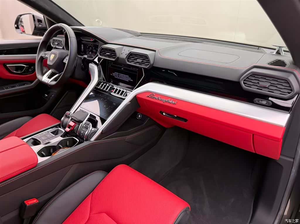 Lamborghini Urus, 2022 10