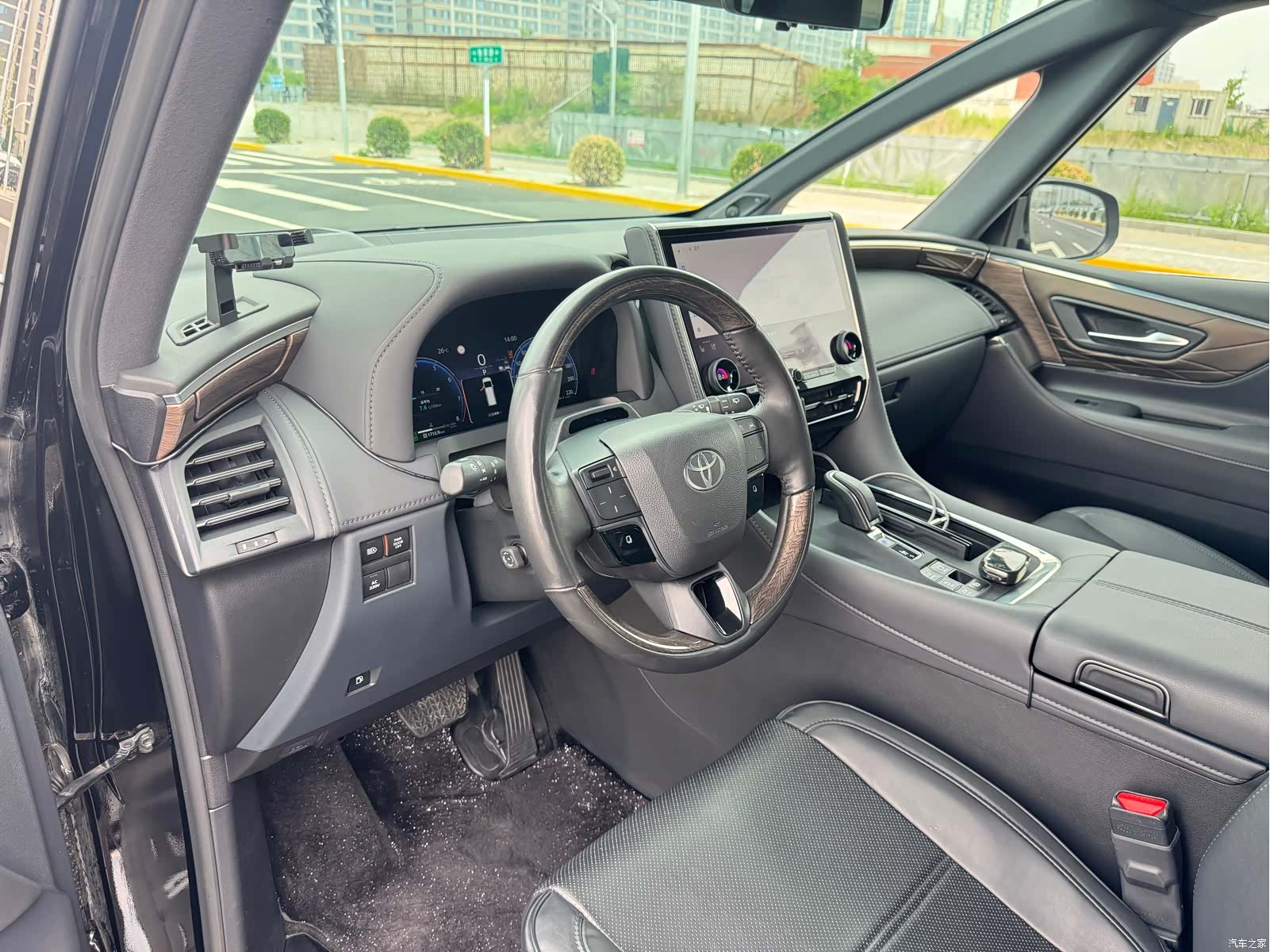 Toyota Alphard, 2024 11