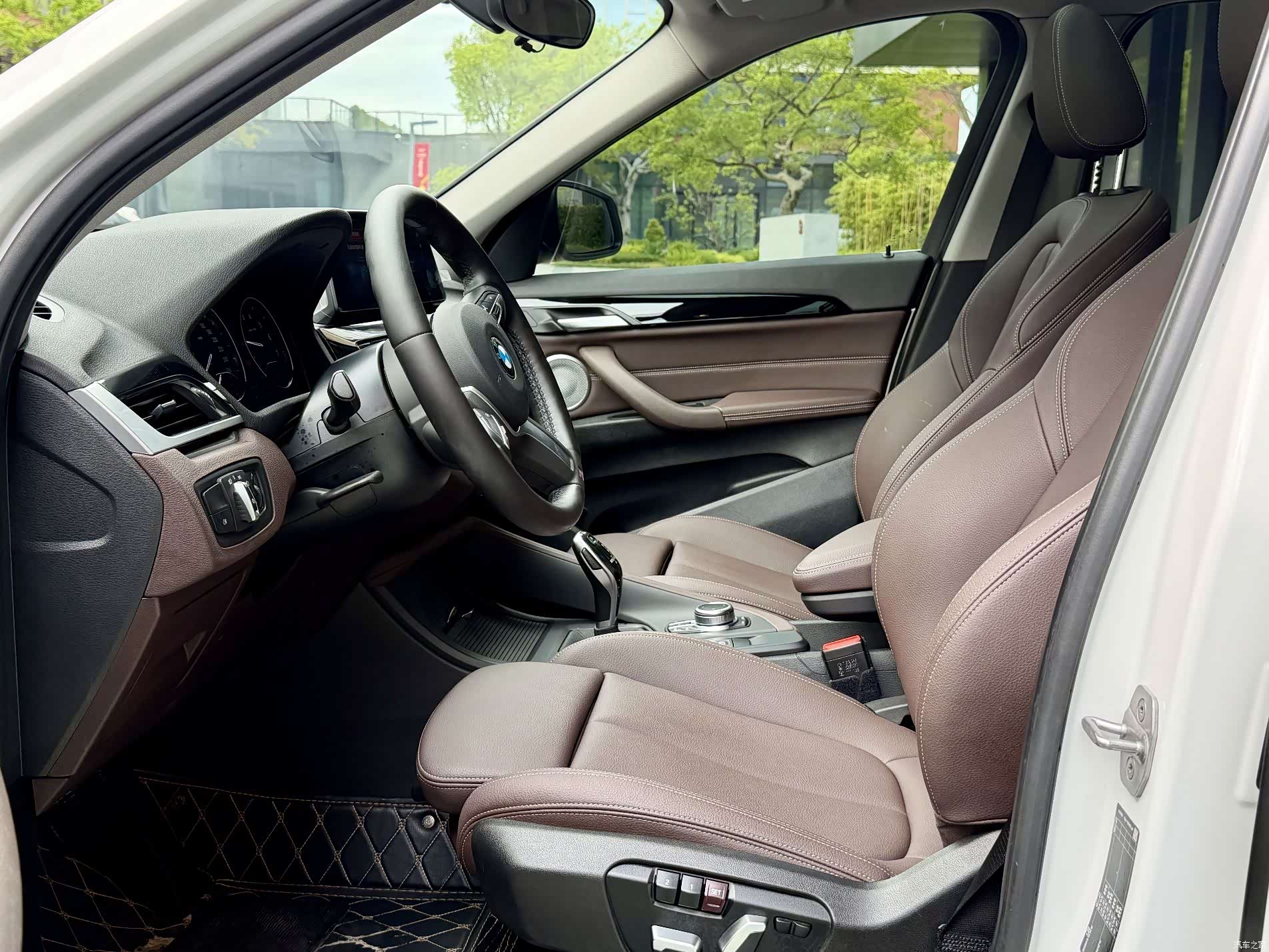BMW X1, 2021 все фото