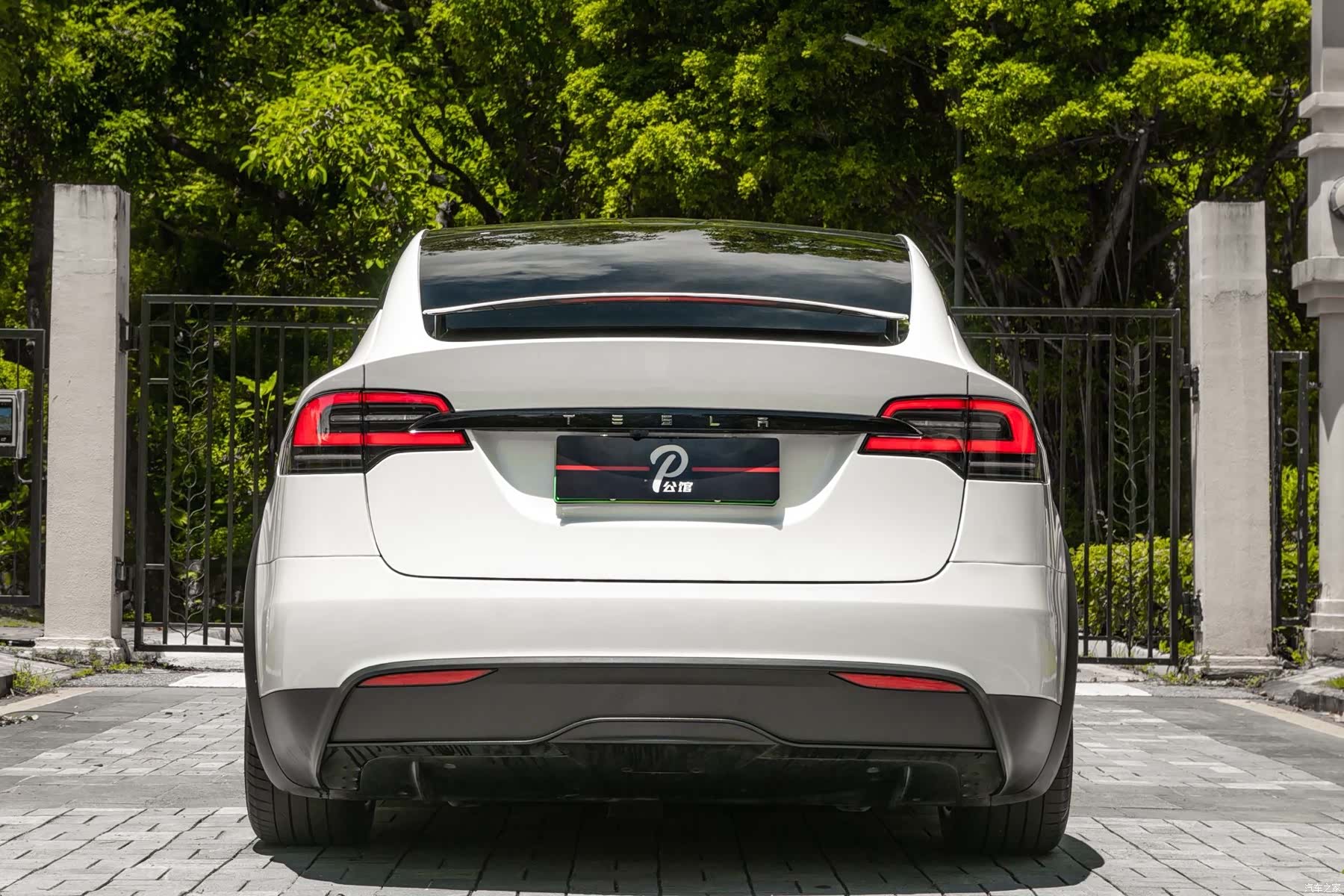 Tesla Model X, 2023 все фото