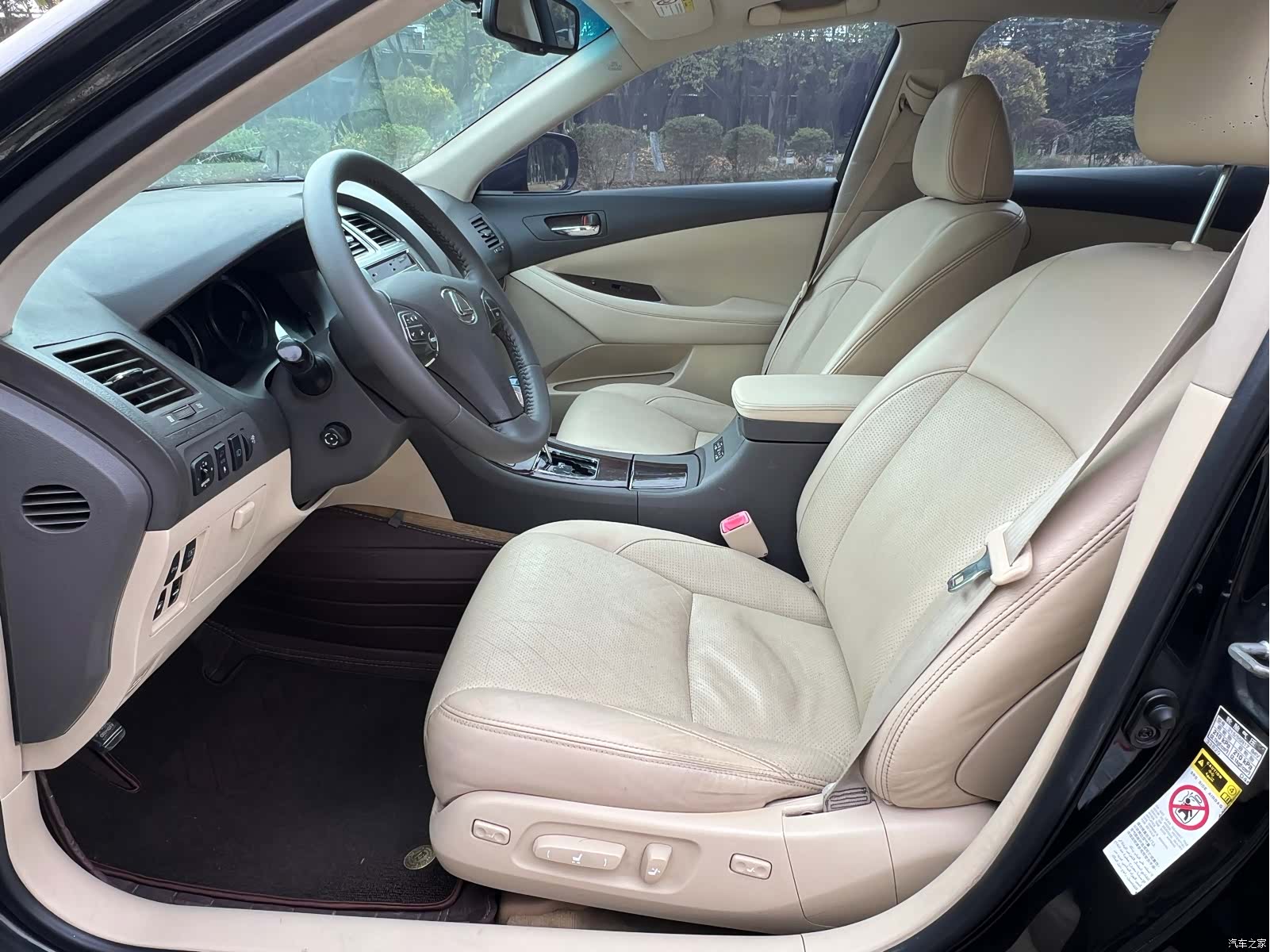 Lexus ES, 2011 10