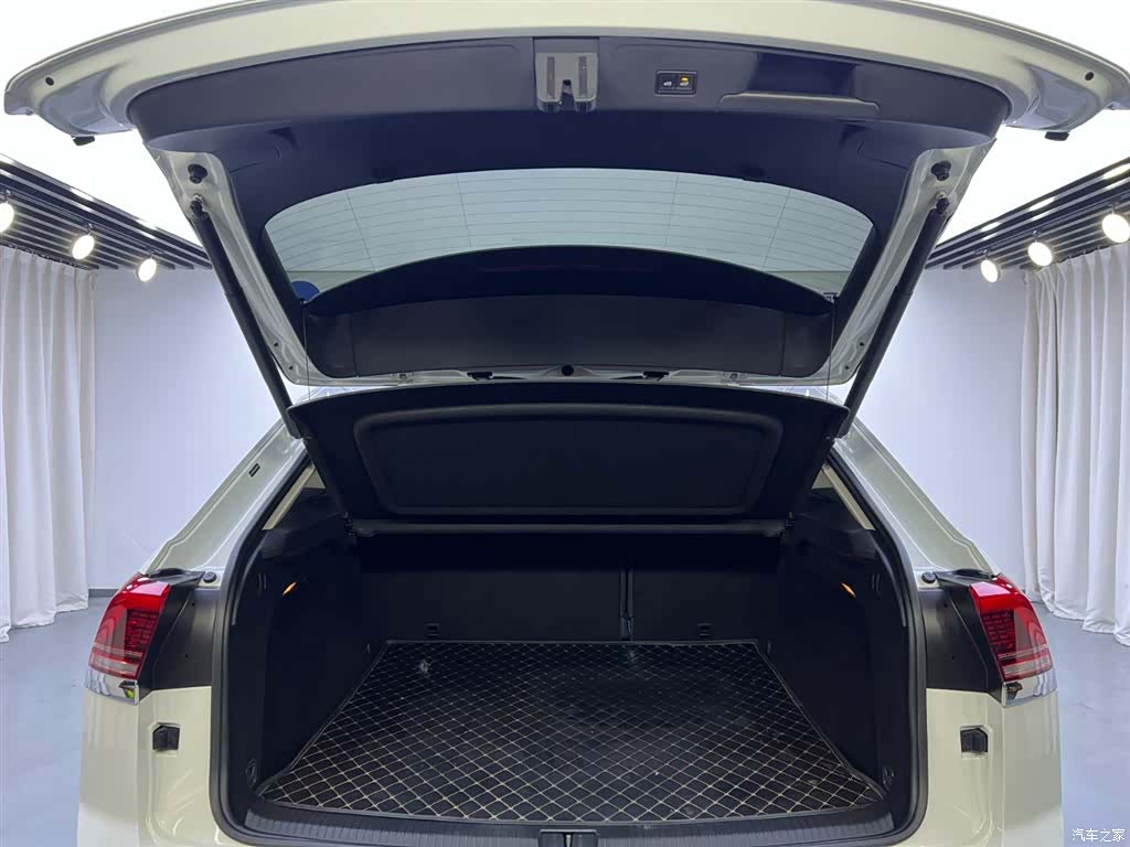 Volkswagen Teramont X, 2020 26