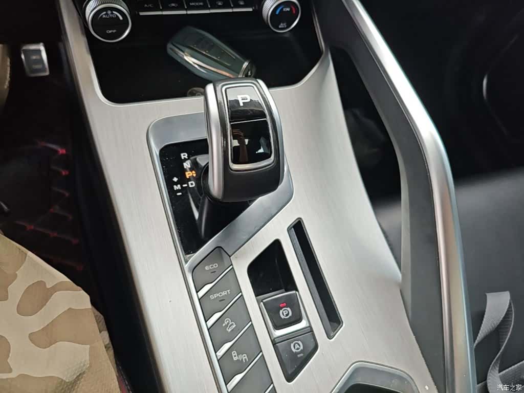 Geely Coolray, 2021 13