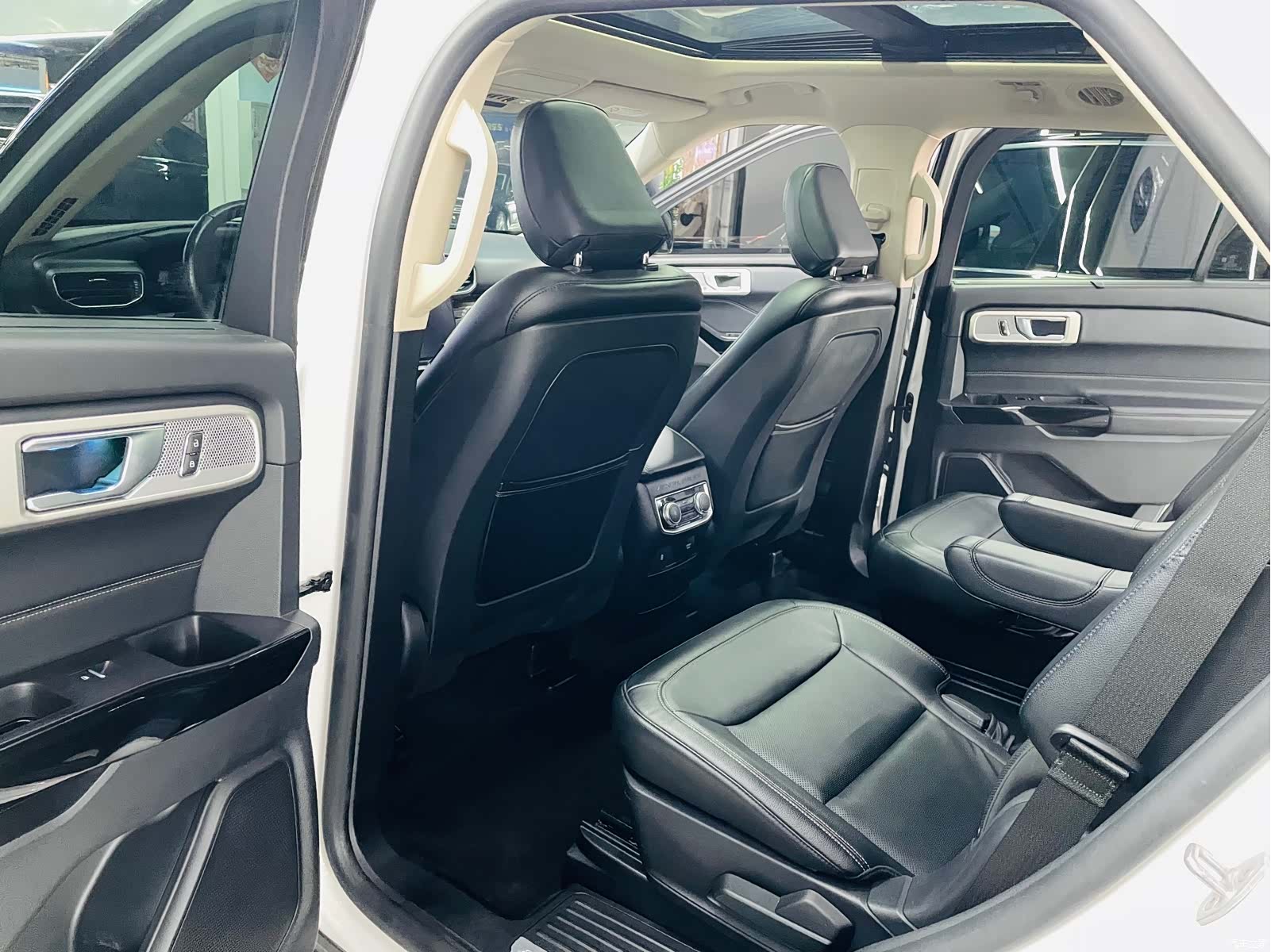 Ford Explorer, 2021 6