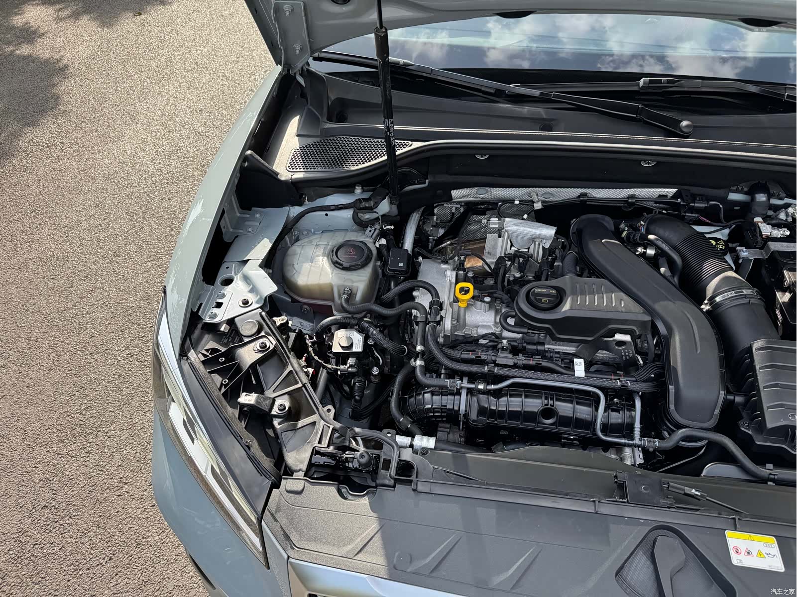 Audi Q2L, 2024 13