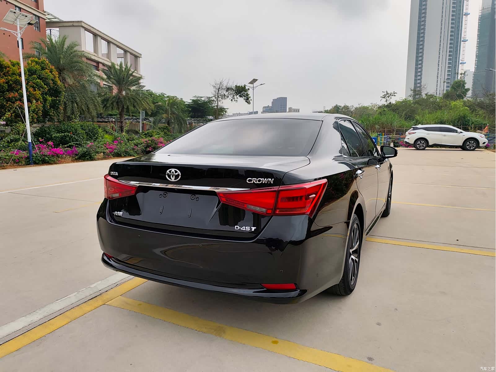 Toyota Crown, 2017 все фото