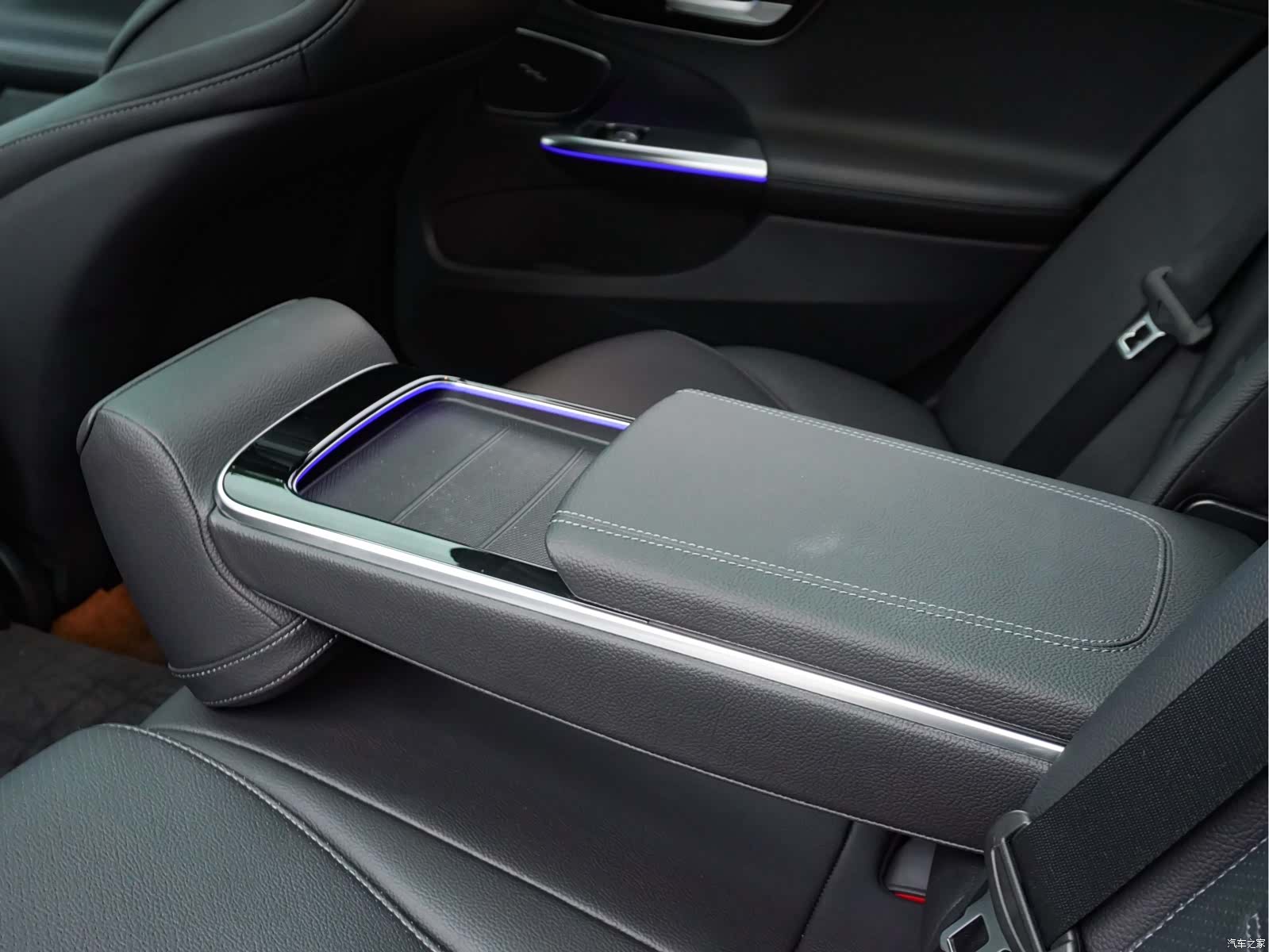 Mercedes-Benz C-Class, 2023 16