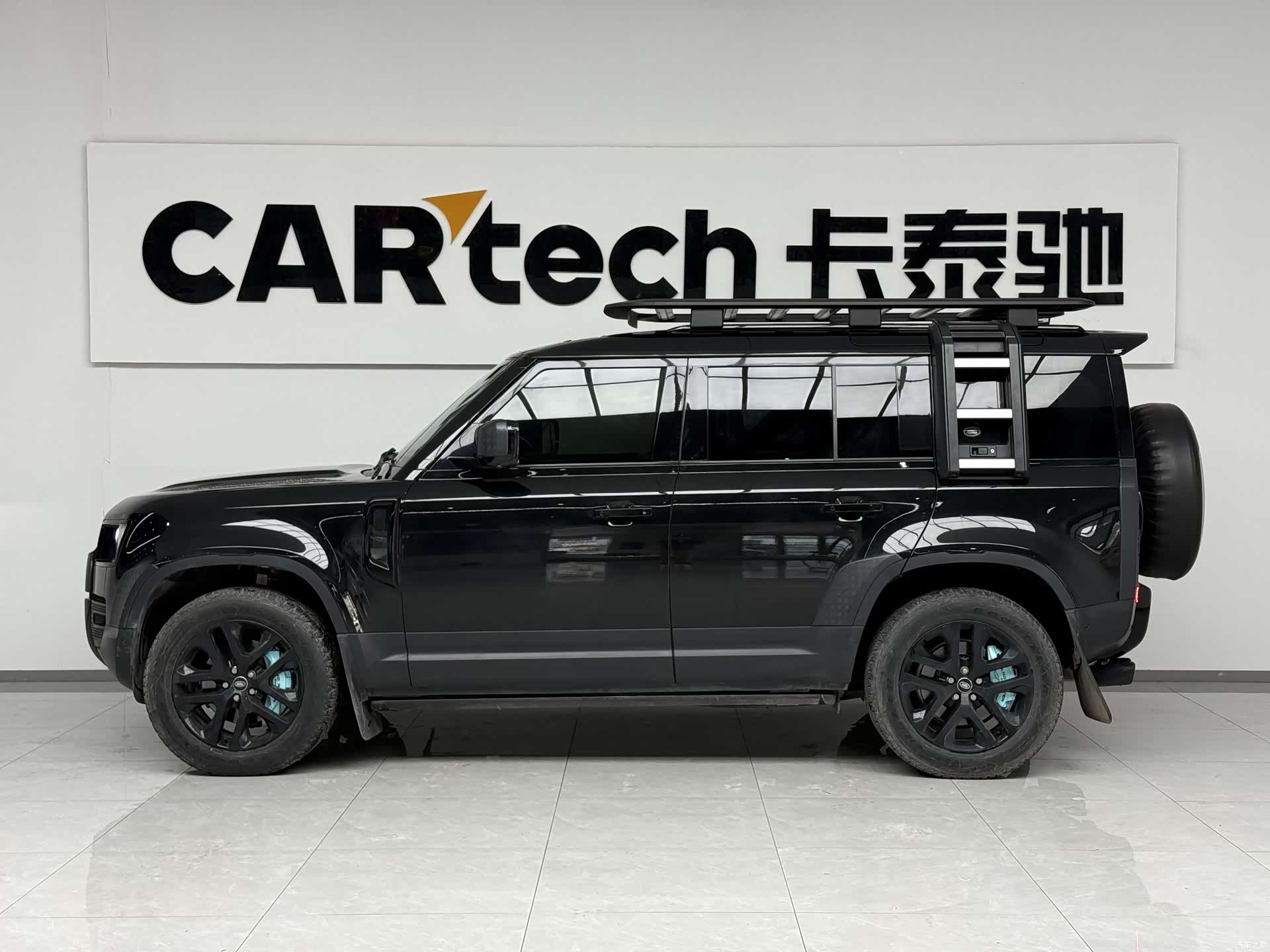 Land Rover Defender, 2022 3