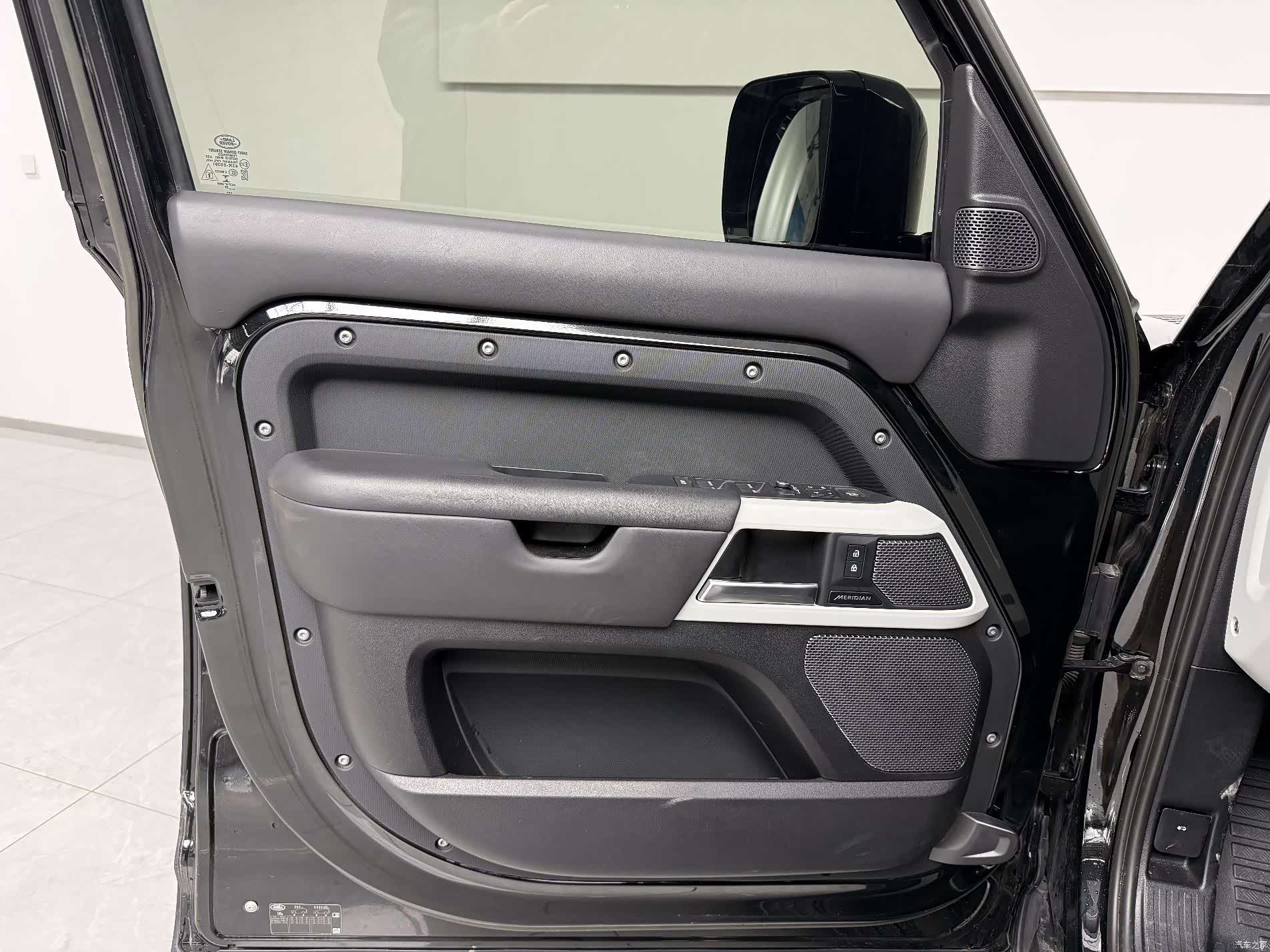 Land Rover Defender, 2022 все фото