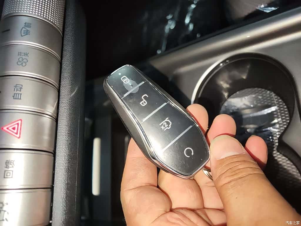 BYD Dolphin, 2026 9