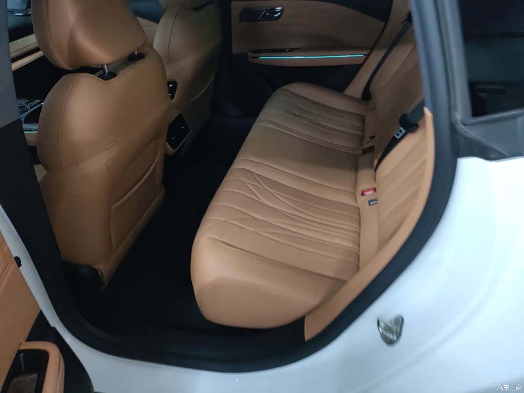 Geely 8, 2025 13
