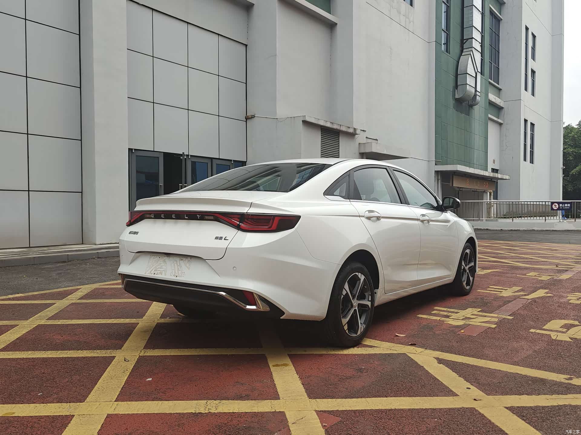 Geely Emgrand, 2022 21