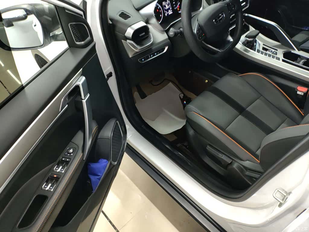 Geely Coolray, 2025 16