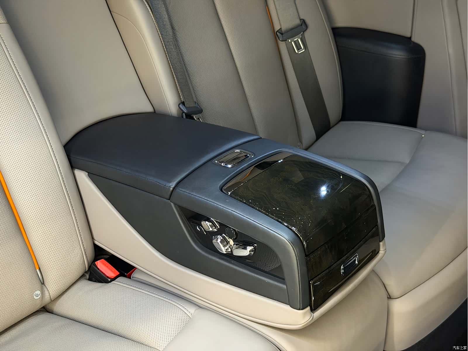 Rolls-Royce Phantom, 2019 14