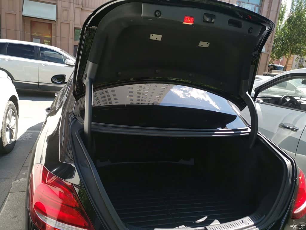 Mercedes-Benz E-Class, 2018 7
