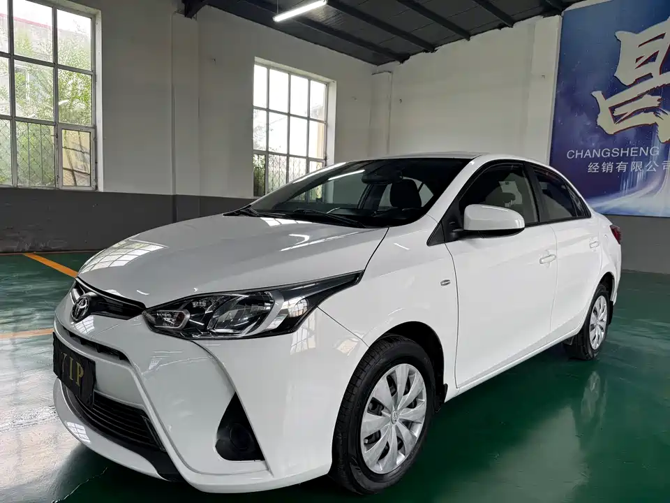 Toyota YARiS L to enjoy