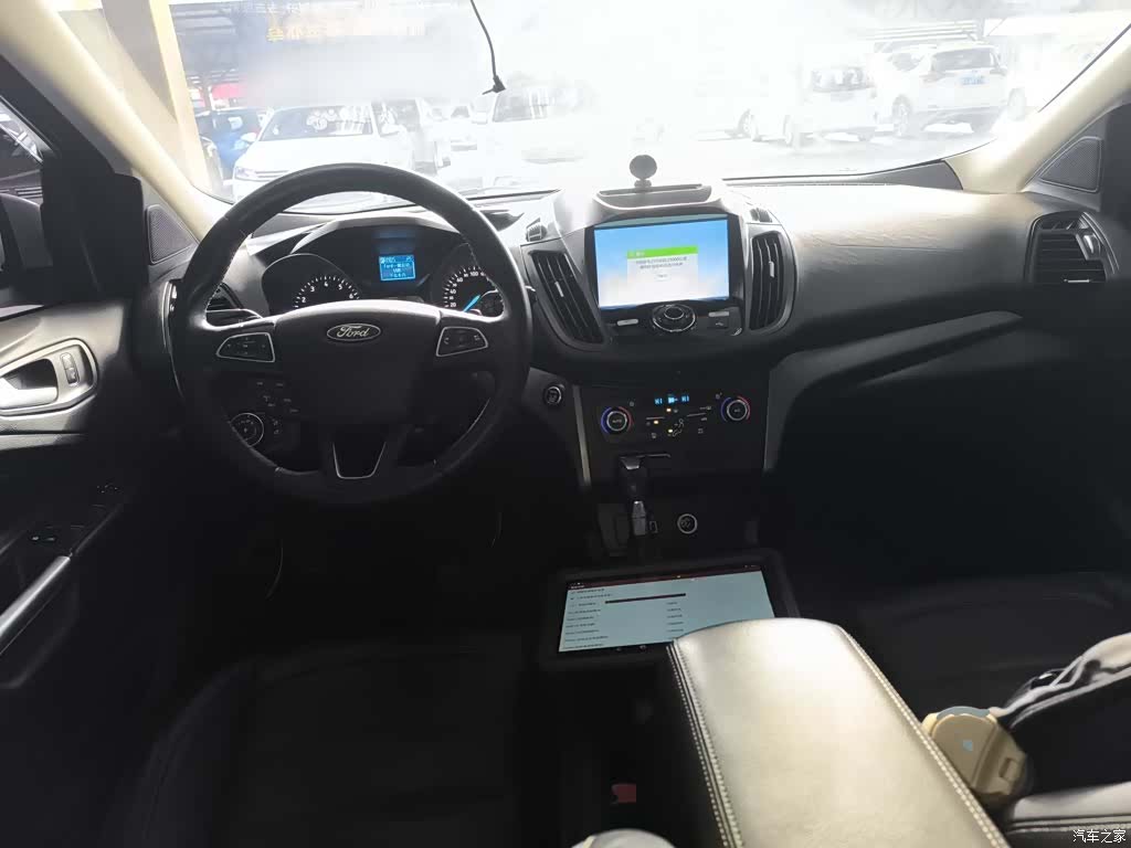 Ford Kuga, 2016 10